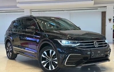 Volkswagen Tiguan II, 2023 год, 2 800 000 рублей, 1 фотография