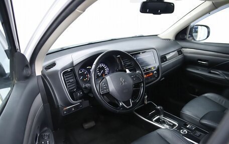 Mitsubishi Outlander III рестайлинг 3, 2019 год, 2 190 000 рублей, 9 фотография