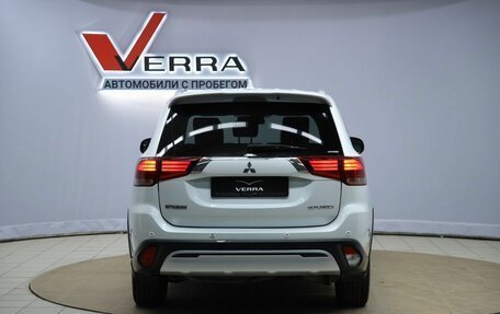 Mitsubishi Outlander III рестайлинг 3, 2019 год, 2 190 000 рублей, 6 фотография