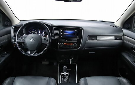 Mitsubishi Outlander III рестайлинг 3, 2019 год, 2 190 000 рублей, 14 фотография