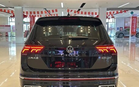 Volkswagen Tiguan II, 2023 год, 2 800 000 рублей, 6 фотография
