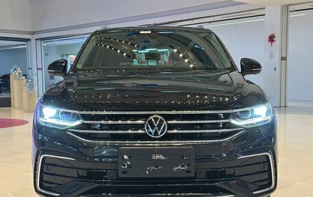 Volkswagen Tiguan II, 2023 год, 2 800 000 рублей, 3 фотография