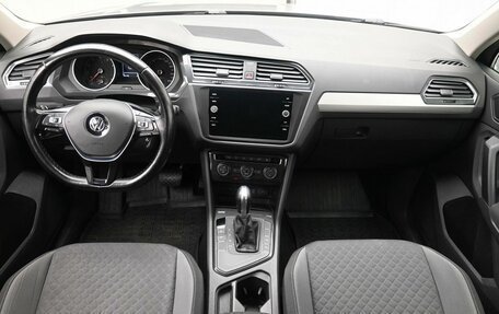 Volkswagen Tiguan II, 2018 год, 2 035 000 рублей, 8 фотография