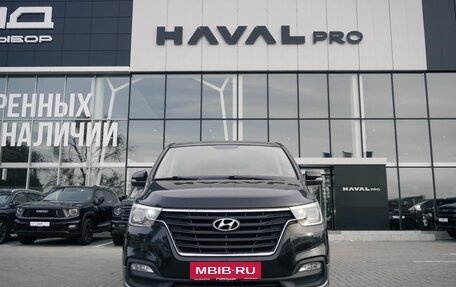 Hyundai H-1 II рестайлинг, 2019 год, 3 330 000 рублей, 2 фотография