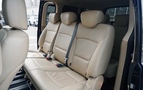 Hyundai H-1 II рестайлинг, 2019 год, 3 330 000 рублей, 23 фотография
