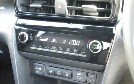 Toyota Yaris Cross, 2023 год, 1 260 001 рублей, 17 фотография