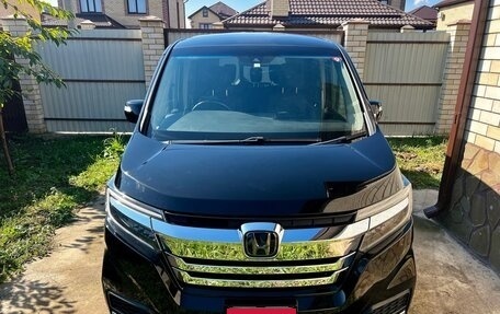 Honda Stepwgn IV рестайлинг, 2017 год, 2 250 000 рублей, 1 фотография