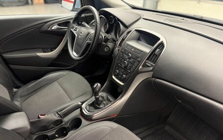 Opel Astra J, 2011 год, 650 000 рублей, 19 фотография