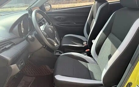 Toyota Yaris XP150 рестайлинг, 2022 год, 1 050 000 рублей, 7 фотография