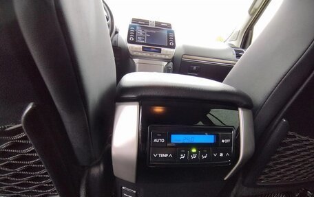 Toyota Land Cruiser Prado 150 рестайлинг, 2022 год, 7 600 000 рублей, 8 фотография