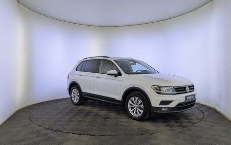 Volkswagen Tiguan II, 2020 год, 2 400 000 рублей, 3 фотография
