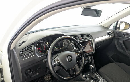 Volkswagen Tiguan II, 2020 год, 2 400 000 рублей, 16 фотография
