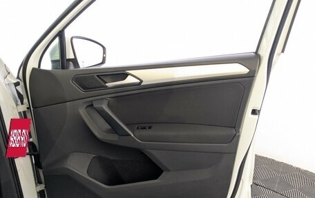 Volkswagen Tiguan II, 2020 год, 2 400 000 рублей, 24 фотография