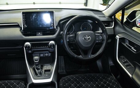 Toyota RAV4, 2019 год, 2 999 000 рублей, 15 фотография