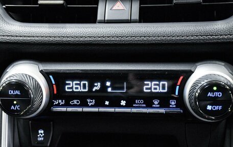 Toyota RAV4, 2019 год, 2 999 000 рублей, 21 фотография