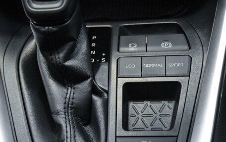 Toyota RAV4, 2019 год, 2 999 000 рублей, 24 фотография
