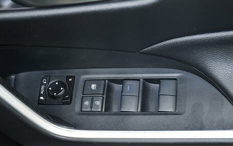 Toyota RAV4, 2019 год, 2 999 000 рублей, 26 фотография