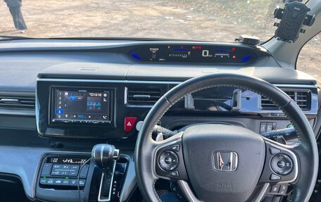 Honda Stepwgn IV рестайлинг, 2018 год, 2 000 000 рублей, 8 фотография