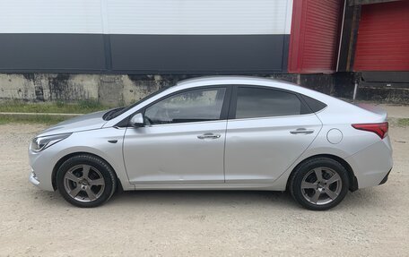 Hyundai Solaris II рестайлинг, 2017 год, 1 550 000 рублей, 4 фотография