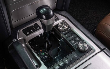 Toyota Land Cruiser 200, 2019 год, 7 825 000 рублей, 14 фотография