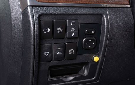 Toyota Land Cruiser 200, 2019 год, 7 825 000 рублей, 25 фотография