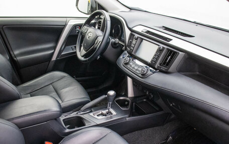 Toyota RAV4, 2017 год, 2 295 000 рублей, 9 фотография