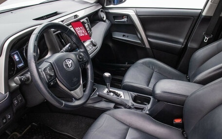 Toyota RAV4, 2017 год, 2 295 000 рублей, 10 фотография