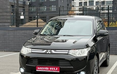 Mitsubishi Outlander III рестайлинг 3, 2013 год, 1 500 000 рублей, 1 фотография