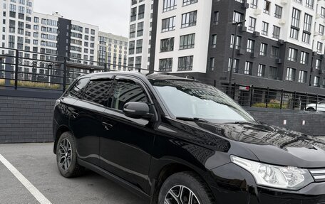 Mitsubishi Outlander III рестайлинг 3, 2013 год, 1 500 000 рублей, 3 фотография