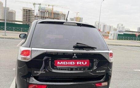 Mitsubishi Outlander III рестайлинг 3, 2013 год, 1 500 000 рублей, 5 фотография