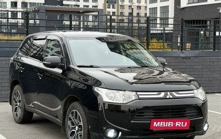 Mitsubishi Outlander III рестайлинг 3, 2013 год, 1 500 000 рублей, 2 фотография