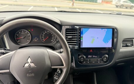 Mitsubishi Outlander III рестайлинг 3, 2013 год, 1 500 000 рублей, 11 фотография