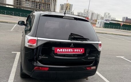 Mitsubishi Outlander III рестайлинг 3, 2013 год, 1 500 000 рублей, 18 фотография