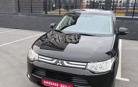 Mitsubishi Outlander III рестайлинг 3, 2013 год, 1 500 000 рублей, 17 фотография