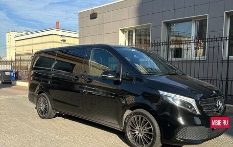Mercedes-Benz V-Класс, 2022 год, 8 900 000 рублей, 2 фотография