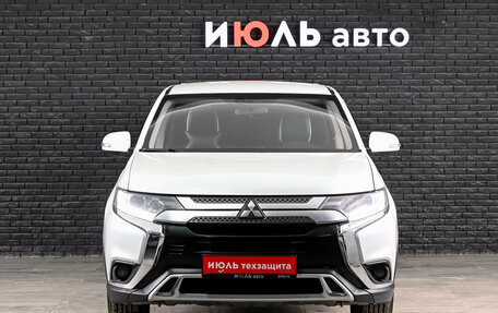 Mitsubishi Outlander III рестайлинг 3, 2019 год, 1 990 000 рублей, 3 фотография