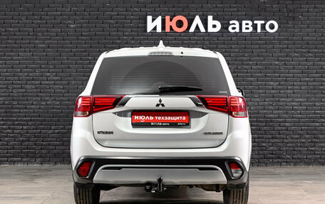Mitsubishi Outlander III рестайлинг 3, 2019 год, 1 990 000 рублей, 6 фотография