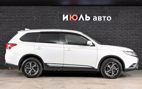 Mitsubishi Outlander III рестайлинг 3, 2019 год, 1 990 000 рублей, 10 фотография