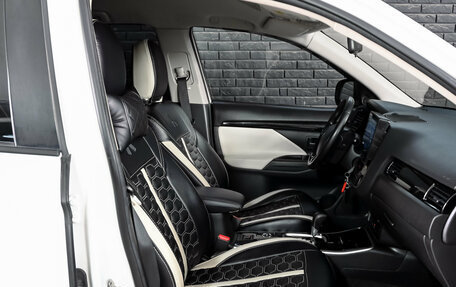 Mitsubishi Outlander III рестайлинг 3, 2019 год, 1 990 000 рублей, 12 фотография