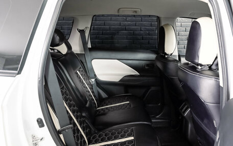 Mitsubishi Outlander III рестайлинг 3, 2019 год, 1 990 000 рублей, 21 фотография