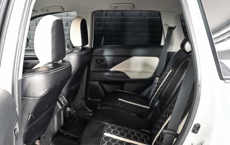 Mitsubishi Outlander III рестайлинг 3, 2019 год, 1 990 000 рублей, 22 фотография