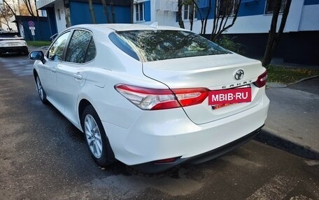 Toyota Camry, 2021 год, 2 500 000 рублей, 3 фотография