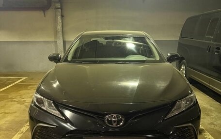 Toyota Camry, 2021 год, 2 390 000 рублей, 1 фотография