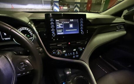 Toyota Camry, 2021 год, 2 390 000 рублей, 6 фотография