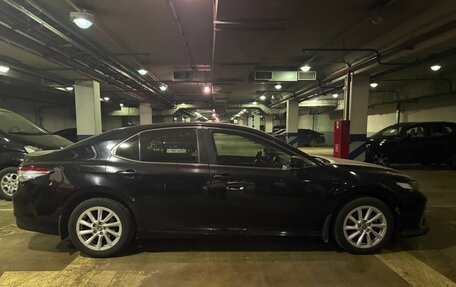 Toyota Camry, 2021 год, 2 390 000 рублей, 4 фотография