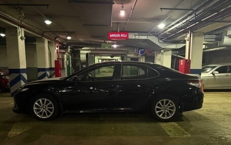 Toyota Camry, 2021 год, 2 390 000 рублей, 3 фотография