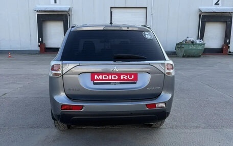 Mitsubishi Outlander III рестайлинг 3, 2012 год, 10 000 050 рублей, 3 фотография