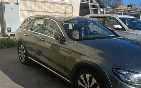 Mercedes-Benz E-Класс, 2018 год, 3 450 000 рублей, 3 фотография