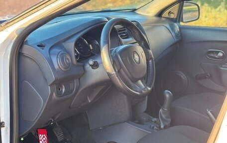 Renault Logan II, 2016 год, 365 000 рублей, 3 фотография