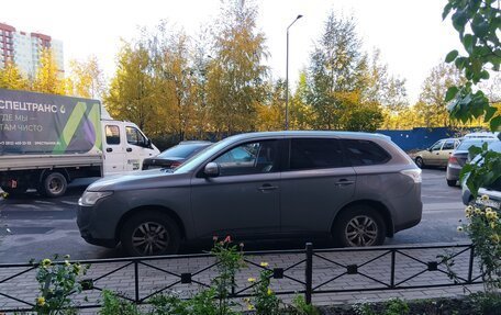 Mitsubishi Outlander III рестайлинг 3, 2013 год, 750 000 рублей, 8 фотография